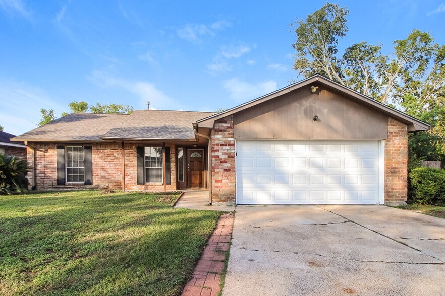 Primary Photo - 15102 4 Winds Dr