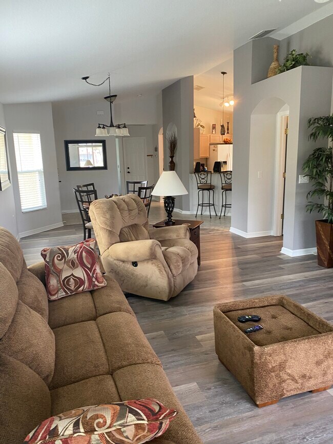 Building Photo - 304 Acadia Dr