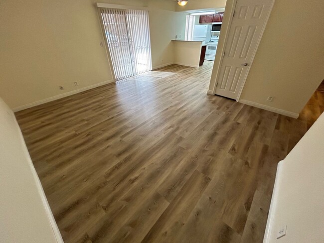 Building Photo - BEAUTIFUL 2 BEDROOM 2 BATHROOM SINGLE STOR...