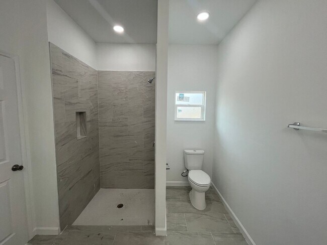 Building Photo - MODERN BRAND NEW RETREAT IN LEHIGH ACRES!