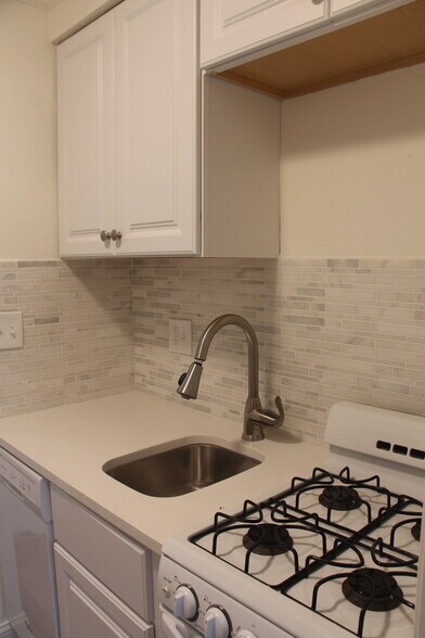 Building Photo - 720 N Monroe St