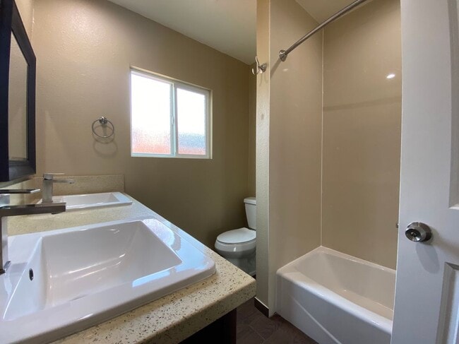 Building Photo - 702 N McCadden Pl
