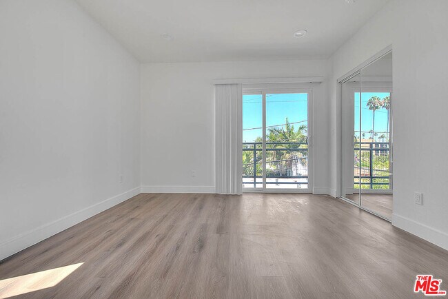 Building Photo - 1015 Wilton Pl