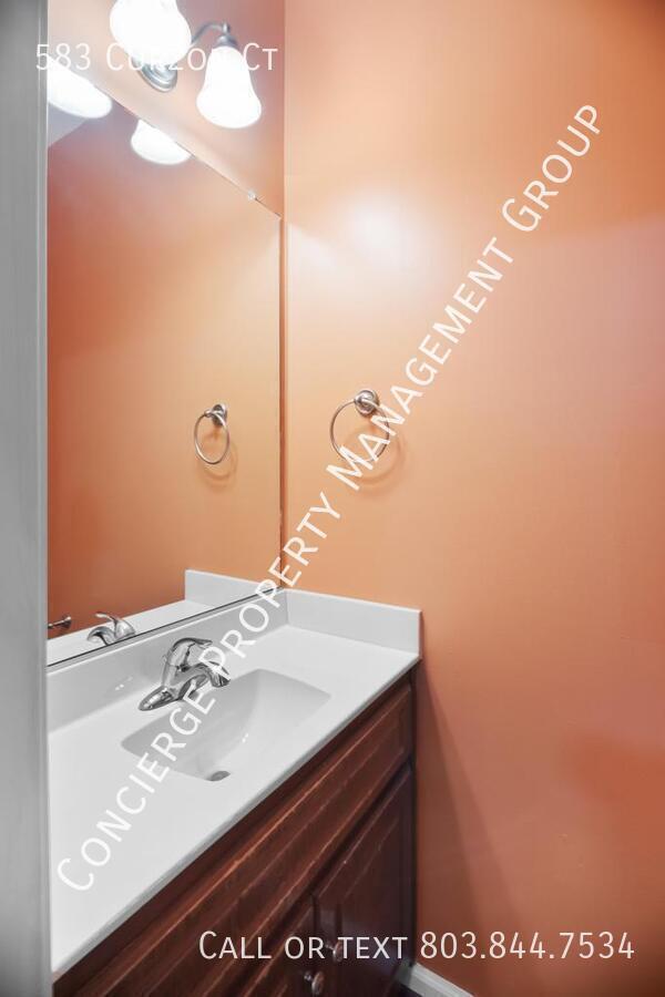 Building Photo - 583 Curzon Court