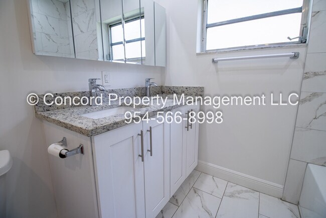 Building Photo - Updated 2 BR- Open Layout- Island Kitchen-Pool- Central AC