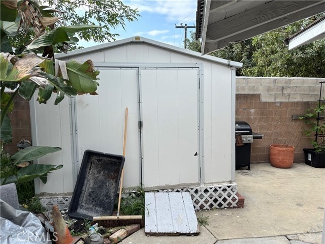 Building Photo - 130 E Sycamore Ave