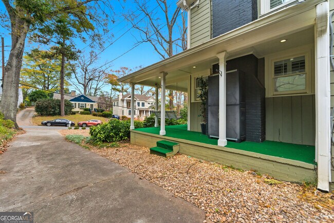 Building Photo - 302 Hascall Rd NW