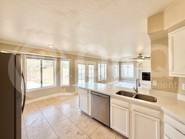 Building Photo - 877 W Shellfish Dr
