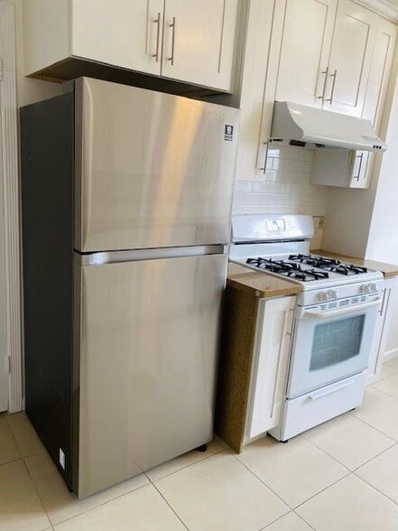 Building Photo - 550 43rd Ave