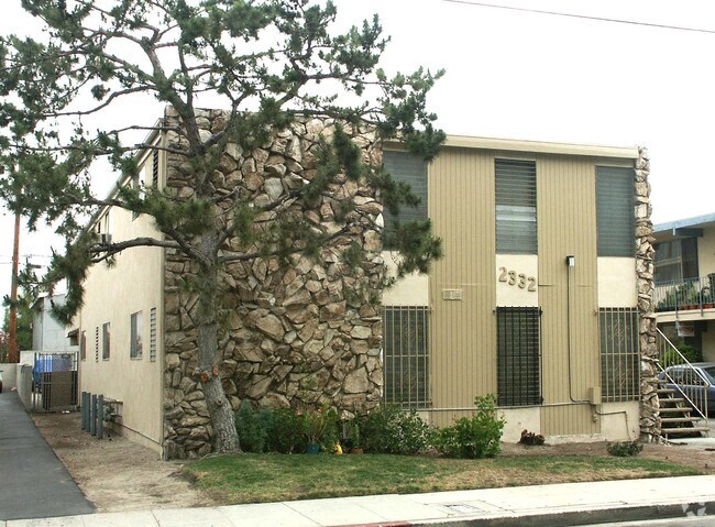Building Photo - Maui Apartments