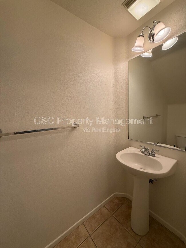 Building Photo - 1279 Gorge Run Wy