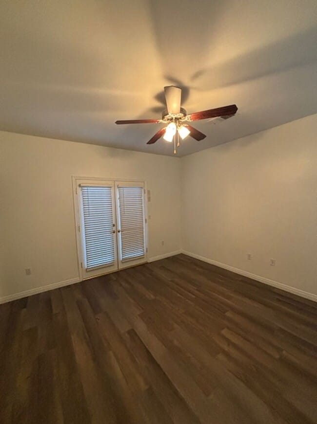 Building Photo - Move-In Ready 3 Bedroom Home with Pool in Rosedale