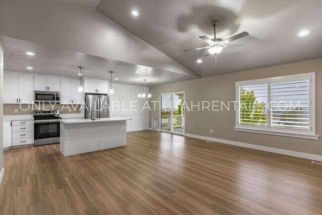 Building Photo - 4143 N Fairfield Dr