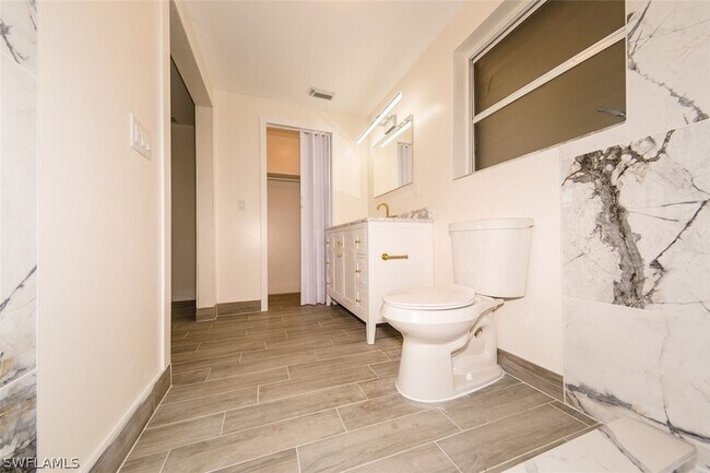 Building Photo - 4330 Deleon St