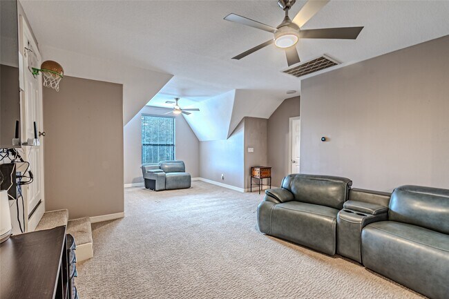 Building Photo - 15569 Crown Oaks Dr