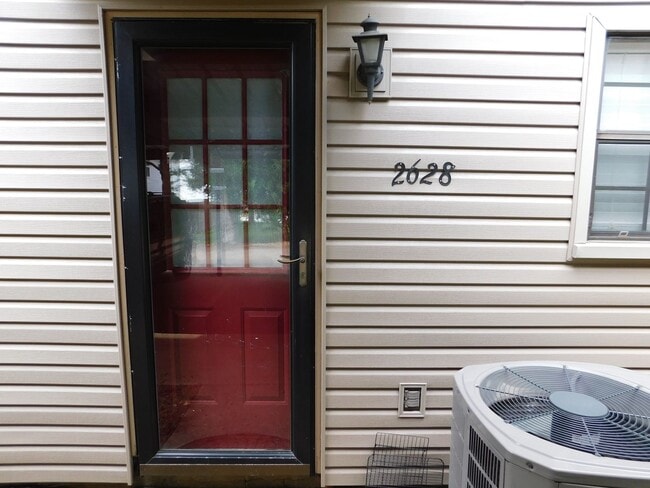 Primary Photo - 2 Bed 1.5 Bath Condo