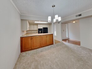Building Photo - Spacious Rossmoor 2/2 Condo Available Now!
