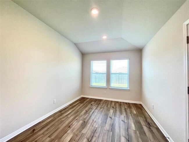 Building Photo - 408 Giorgio Moroder Dr