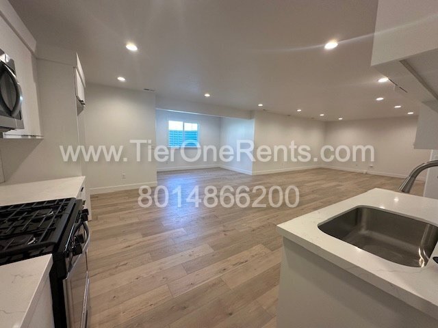 Building Photo - This property offers a NO DEPOSIT option a...
