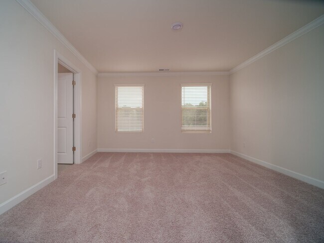 Building Photo - "Charming 3-Bedroom Retreat with 2.5 Baths in the Heart of Belmont!"