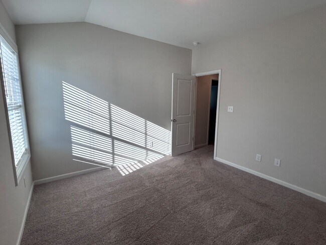 Building Photo - 310 E River Cane Run