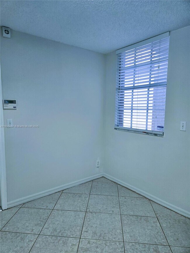 Building Photo - 1210 Sorrento Dr