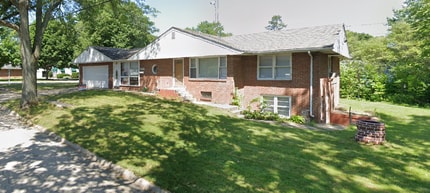 Building Photo - Large Ranch Style Home for Rent with Attac...