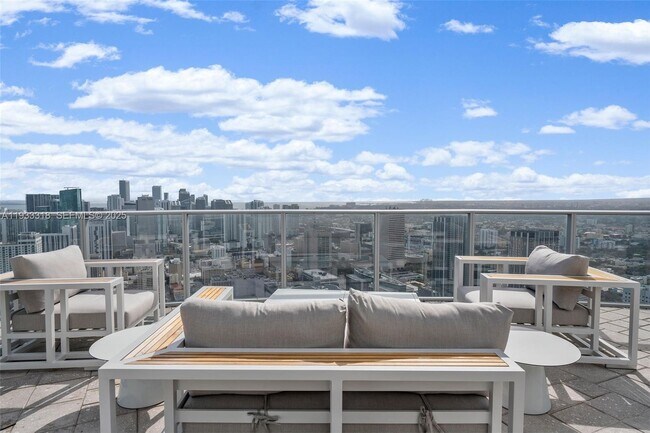 Building Photo - 851 NE 1st Ave