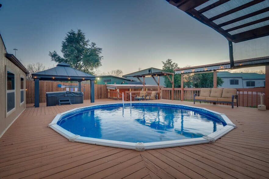 Building Photo - 7809 Claremont Dr