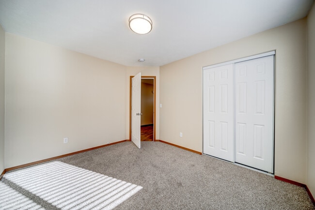 Building Photo - 1923 N Nelson St