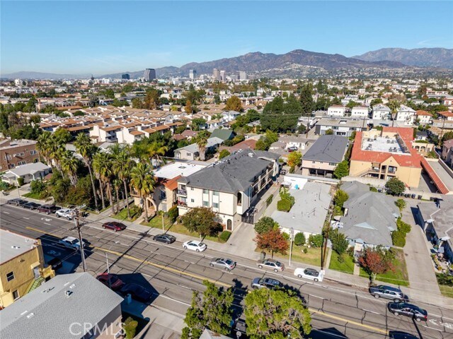 Building Photo - 909 E Chevy Chase Dr