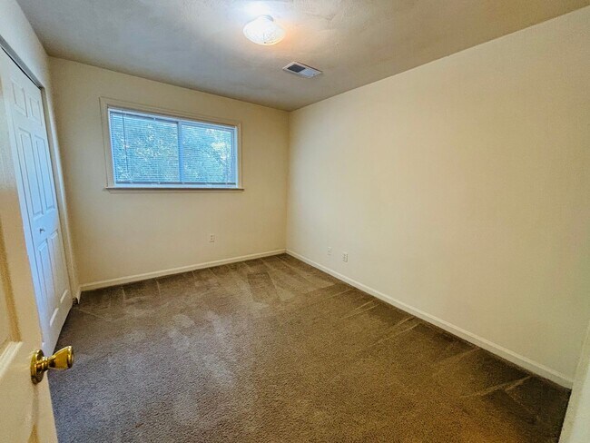Building Photo - 400 Berryfield Ln