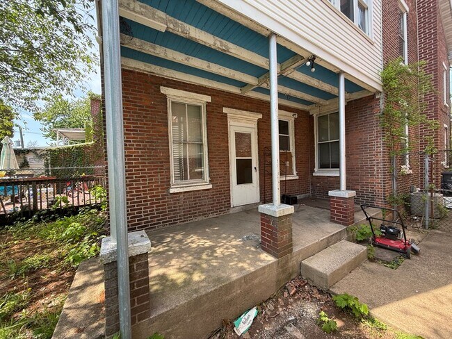 Building Photo - Beautiful Victorian Rowhome with Modern Updates – Available Now!