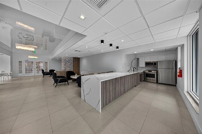 Building Photo - 1800 N Andrews Ave