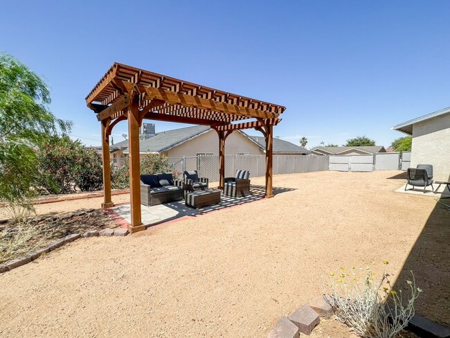 Building Photo - Wonderful 3 Bedroom 2 Bath in Yucca Valley