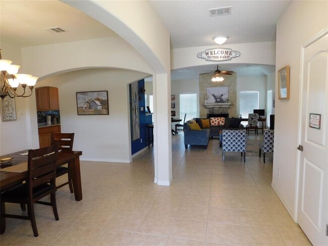 Building Photo - 424 Shayla Ln