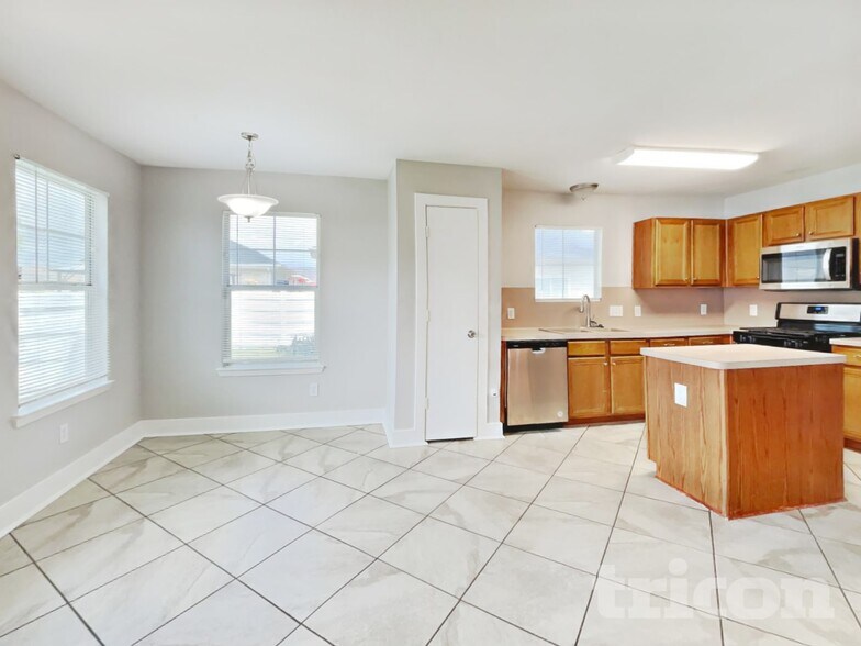 Building Photo - 6346 Hall Pond Ct