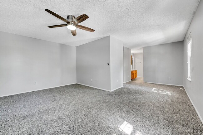 Building Photo - $2,895 - 3 Bed, 2.5 Bath Home with Central...