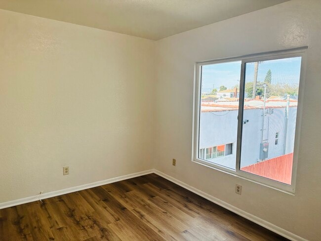 Building Photo - 5847 Gaviota Ave