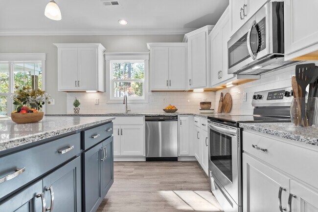 Building Photo - 20 Forest Dr