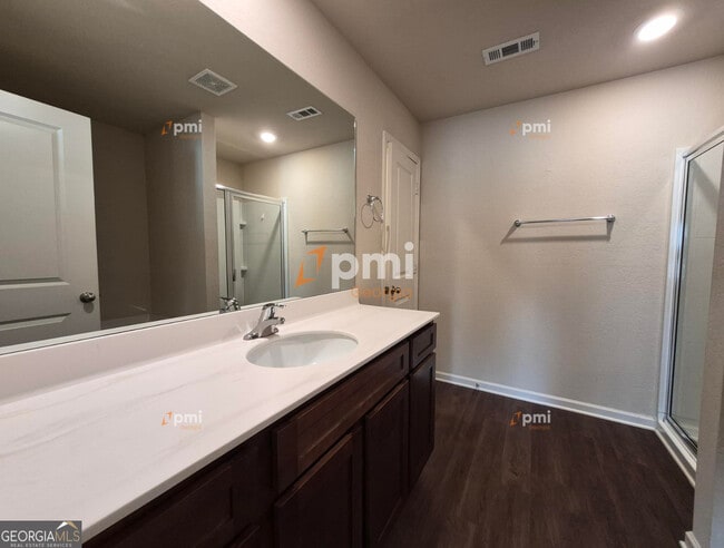 Building Photo - 533 Moline Wy