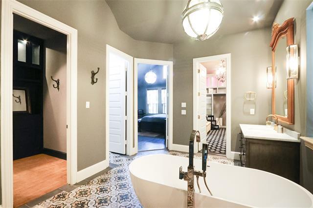 Building Photo - 316 Hollow Way