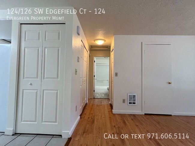 Building Photo - 124/126 SW Edgefield Ct-124