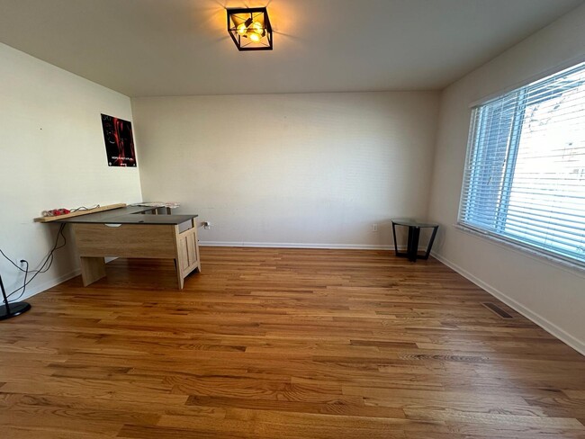 Building Photo - 2184 Cumberland Dr