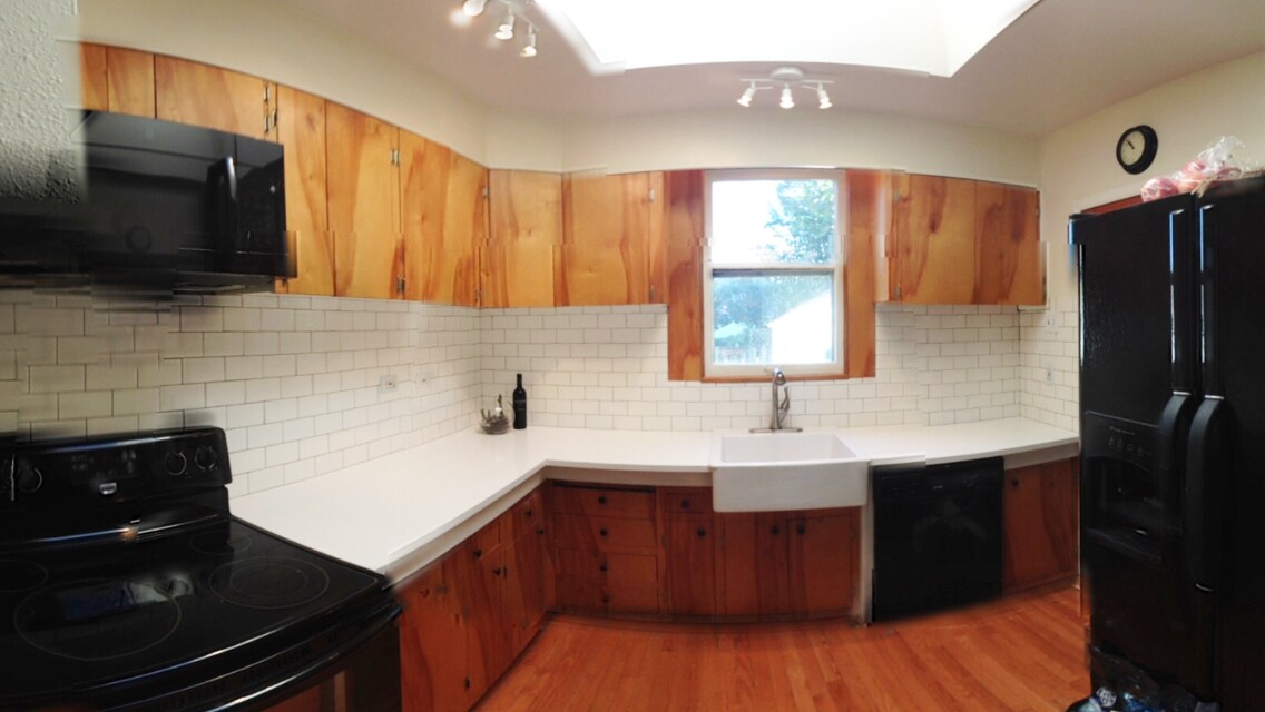 Upgraded Gas stove (not pictured) Huge open ceiling. Quartz counters. Deep farmhouse sink, quiet DW. - 5124 NE 35th Pl