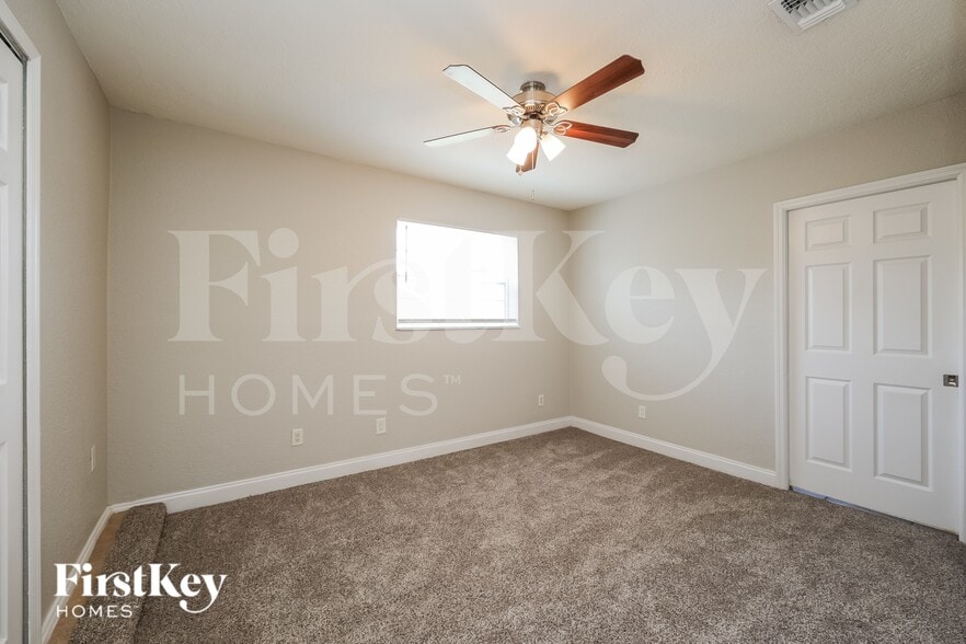 Building Photo - 2326 Barcelona Ave