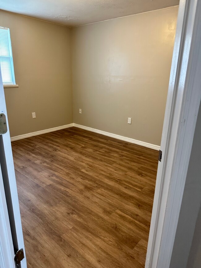 Building Photo - 38421 13th Ave