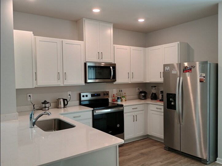 Kitchen - 213 Hazel Ln