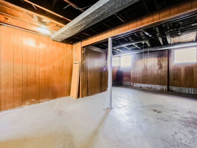 Building Photo - Welcome to this beautiful 2 bedroom, 2 bat...