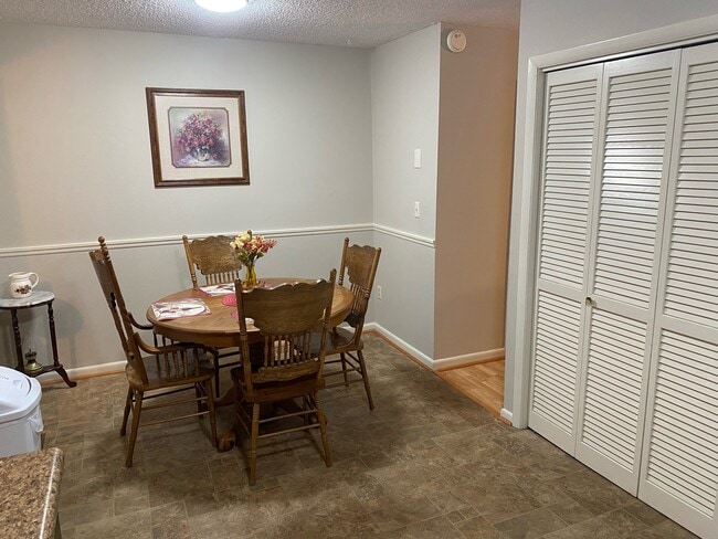 Building Photo - 203 Opal Ln